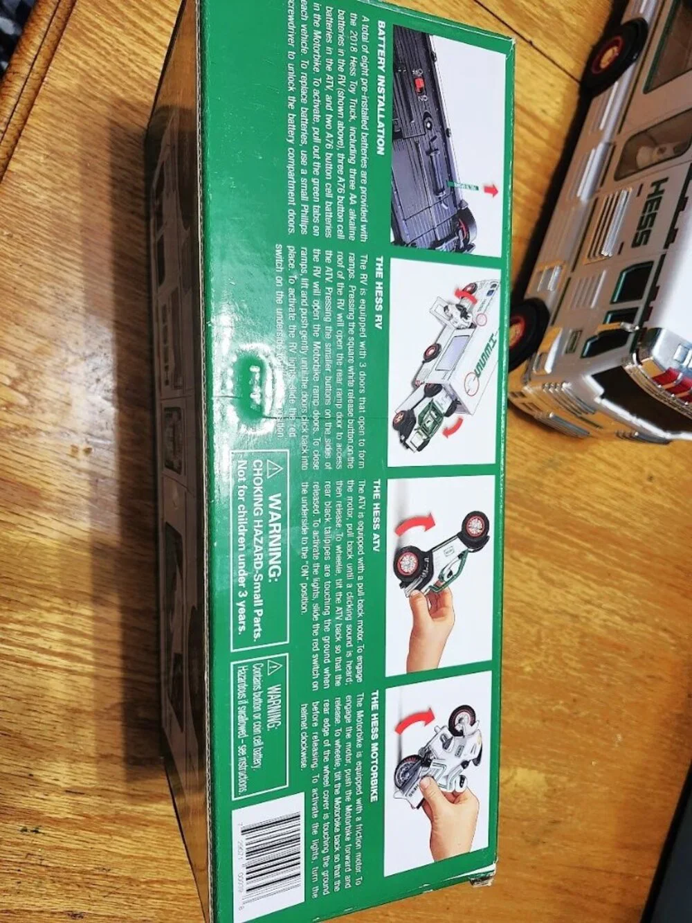 Hess 2018 RV with ATV & Motorbike Motorcycle race car lights sirens Collectible
